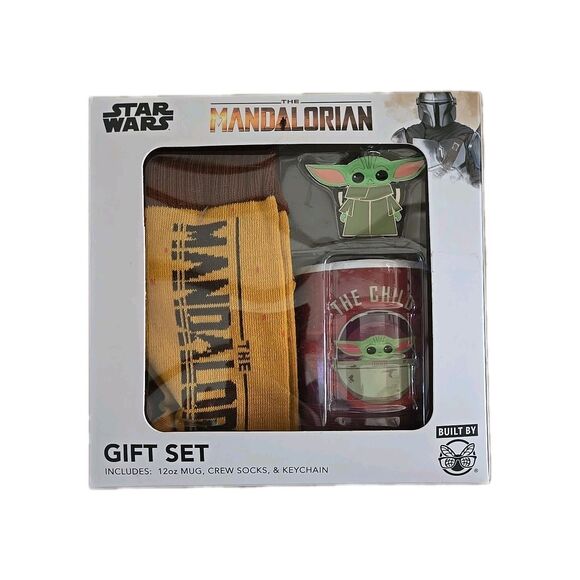 New In Box Mandalorian Gift Set - Mug , Socks Keychain Built By Culture Fly NIB - Picture 1 of 4